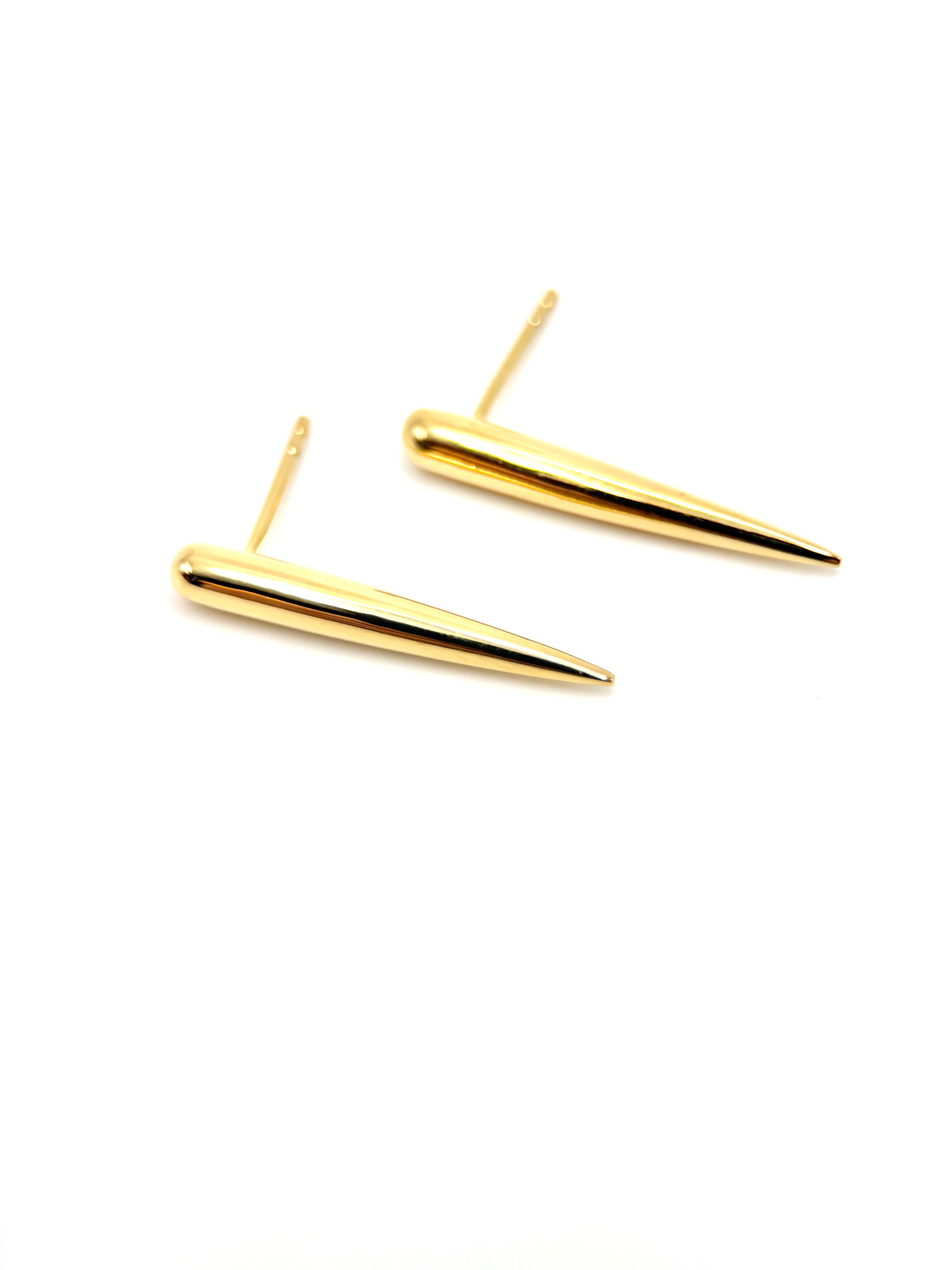 Dagger studs