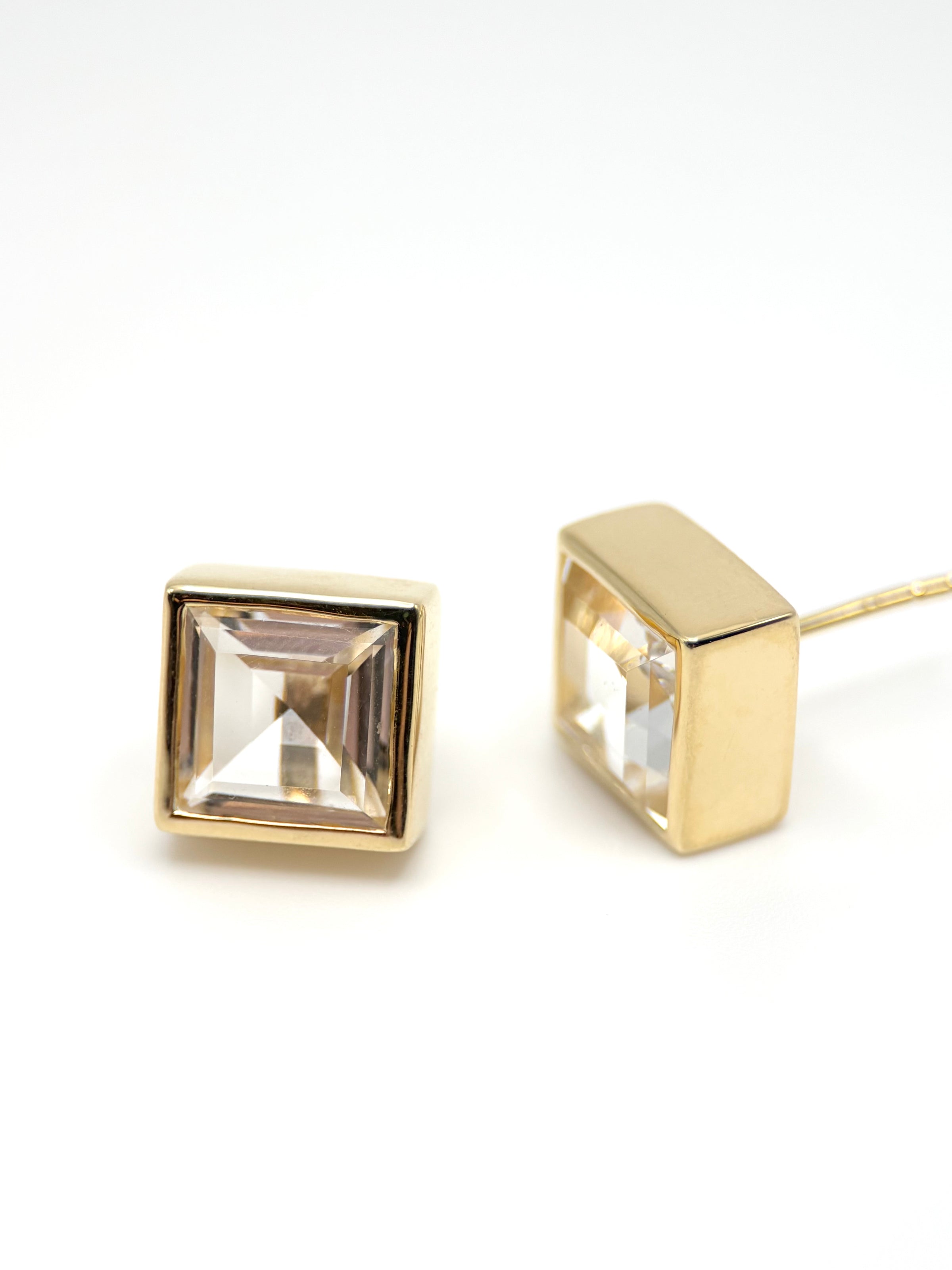 Biggy cube studs