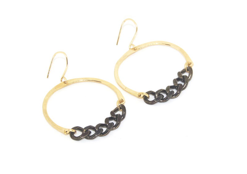 Malia Earrings w. Black Chain