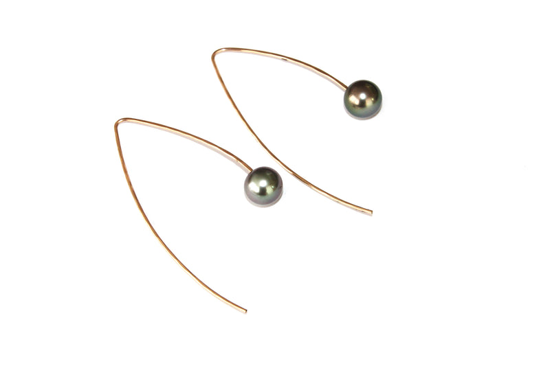 Hana Threaders w. Tahitian Pearl